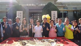 盧秀燕主持帝國製糖廠台中營業所開幕台中市歷史建築「帝國製糖廠台中營業所」23日正式開幕，台中市長盧秀燕（左6）出席開幕儀式表示，糖廠周邊擁有寬廣景觀公園及水域環境，可供產業、藝文主題活動腹地，也是東區很好的生態景觀遊憩新據點。中央社記者郝雪卿攝　108年12月23日