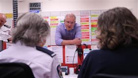 面對氣候變遷使然的致命野火，近日飽受批評的澳洲總理莫里森（Scott Morrison）今天拒絕削減澳洲龐大煤炭產業，並稱那是「不計後果」、「破壞工作」的要求。