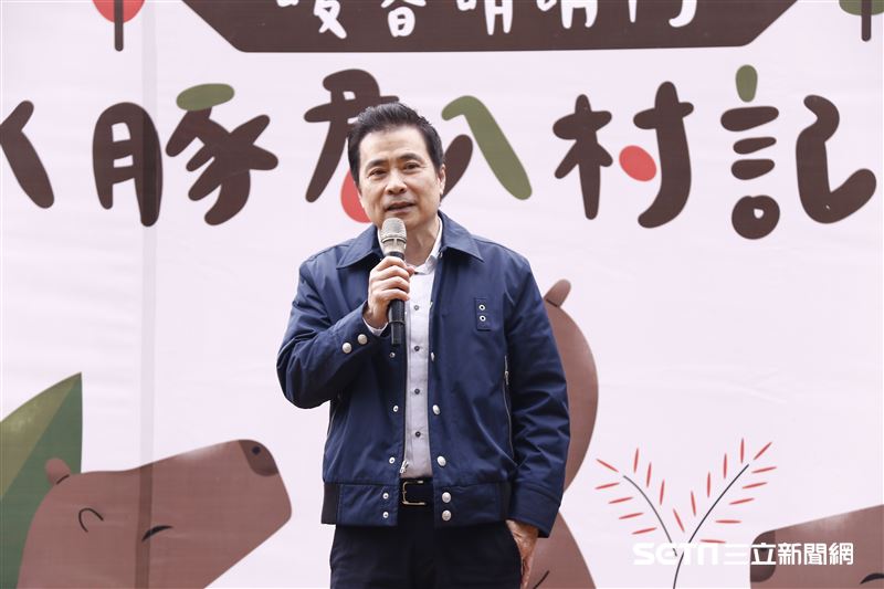 三立影城董事長張榮華為水豚君入村揭幕。（圖／記者林聖凱攝影）