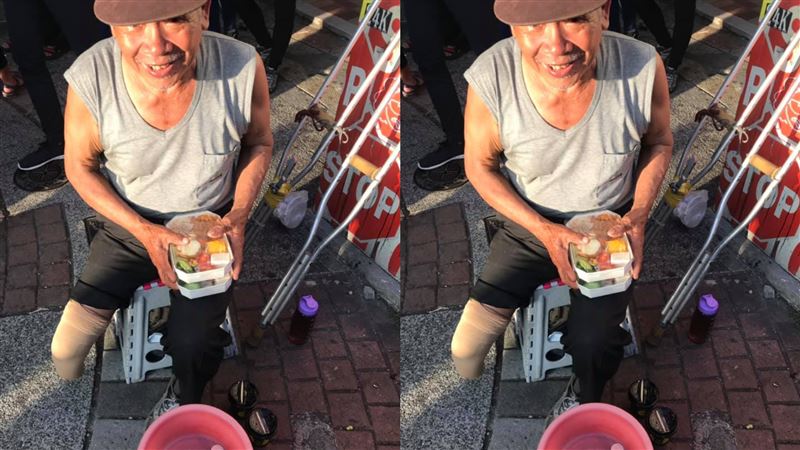 殘疾爸拄拐杖養聾兒！艱苦身影惹哭網