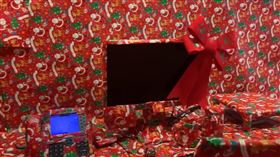 老闆沒上班…她布置超狂「聖誕驚喜」網笑翻：準備被開除（圖／翻攝自推特）