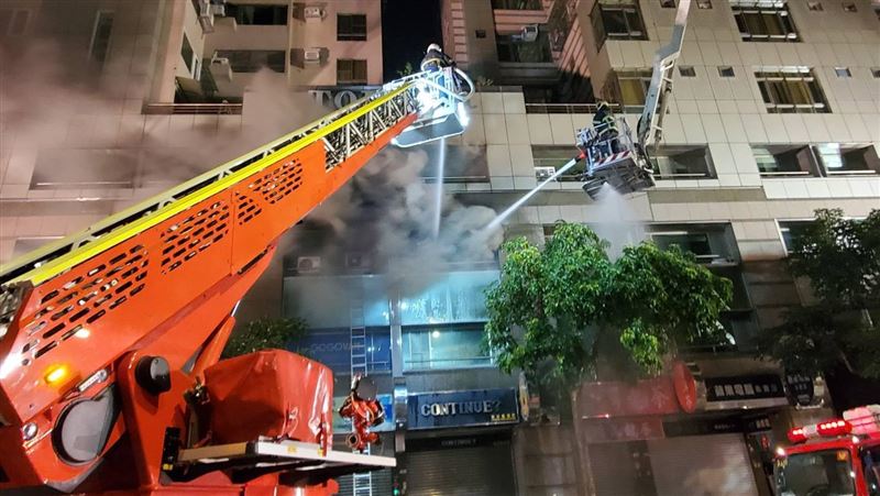 鋰電池自燃9消防員受傷　粗心男起訴