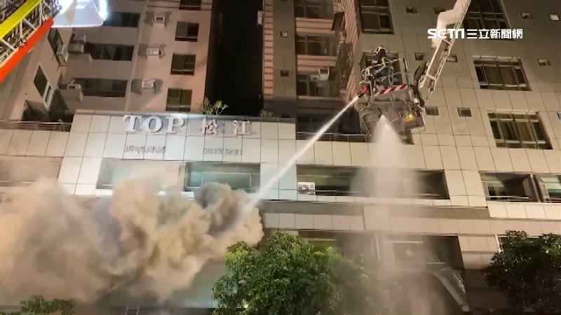 火燒電池倉庫　醉男偕女硬闖自稱住戶