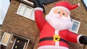 充氣聖誕老人。（圖／翻攝自ladbible）