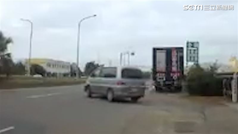 機車「憑空出現」釀車禍？網：蟲洞？