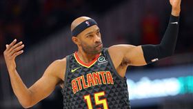 NBA／笑！愛神被42歲老卡特蓋鍋
NBA,克里夫蘭騎士,Kevin Love,亞特蘭大老鷹,Vince Carter
翻攝自推特