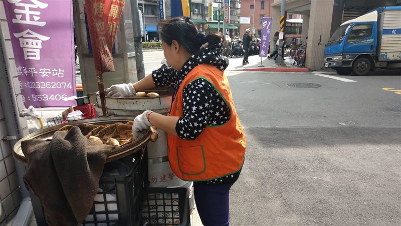 地瓜媽媽轉戰月嫂　老顧客不捨頻拭淚