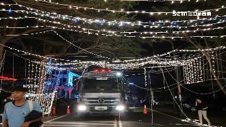 絕美耶誕燈海隧道　卡車誤闖一秒扯毀