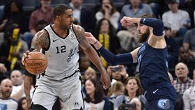 ▲艾德里奇（LaMarcus Aldridge）進帳本季新高40分，馬刺大勝灰熊。（圖／美聯社／達志影像）