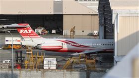 遠航不勘虧損 宣布停止營運（2）遠東航空12日舉行記者會，宣布遠航因為長期營運虧損，資金籌措困難宣布因長期經營虧損，資金籌措困難，將於13日起停止飛航營運。圖為松山機場正在機棚的遠航班機。中央社記者王騰毅攝 108年12月12日