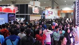 動漫節湧進逾11萬民眾　創單日入場人數新高第7屆台北國際動漫節邁入活動第2天，主辦單位20日傍晚宣布入場人數，一天內湧入約11萬1000人進場，刷新動漫節單日入場人數紀錄。中央社記者江佩凌攝　108年1月20日