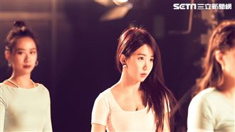 郭書瑤低胸白衣露粉紅！曝私下不穿…