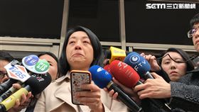 ▲開庭後接受媒體訪問，小燈泡的母親王婉諭任不住情緒崩潰，邊流著淚邊說出身為母親、參政者的心情。（圖／記者楊佩琪攝）