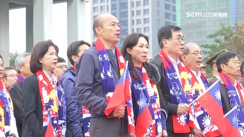 韓國瑜元旦升旗趕場　網：升旗變降旗