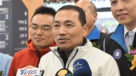 環狀線將履勘　侯友宜盼儘速順利安全通車新北市長侯友宜（中）24日表示，環狀線是新北市民最衷心期盼的第一條在新北市境內的捷運，北捷模擬演練過所有任何的狀況，他期待履勘後盡快做好改正，希望在確保安全無虞下，能夠讓捷運環狀線儘速順利通車。中央社記者王鴻國攝　108年12月24日