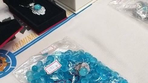 在購物台賣偽玉石詐財！13人遭送辦