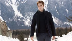 記者邱于倫／綜合報導

以《暮光之城》系列電影而走紅的英國男星羅伯派汀森（Robert Pattinson）在後來星運不錯，繼續與名導大衛柯能堡、韋納荷索等導演有合作。近日正忙著宣傳恐怖片新作《燈塔》的他，也即將接棒班艾佛列克，成為「新蝙蝠俠」，披上DC影業最帥氣的角色。近日接受英國媒體採訪，交出一張「自評成績單」，卻意外發現這位英國男孩私下相當沒自信。



▼▲（圖／翻攝自imdb）

羅伯派