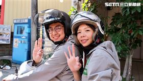 騎歐兜邁「追垃圾車」拜票！洪慈庸偕同先生卓冠廷和鄉親搏感情
（洪慈庸,卓冠廷）