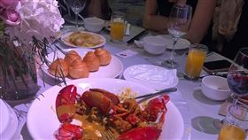 ,正妹,婚宴,龍蝦,喜酒（圖／翻攝自加藤軍路邊隨手拍