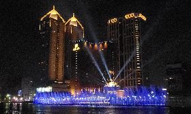 高雄3D水舞光影秀登場　愛河夜景添亮