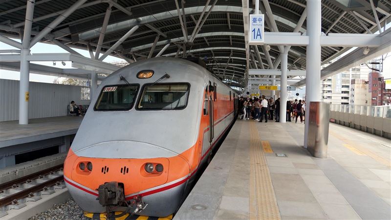 台中燈會照常　台鐵加開備口罩乾洗手