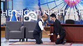 博恩，韓國瑜，（圖／擷取自博恩夜夜秀YouTube「STR Network」頻道，版權歸薩泰爾娛樂所有）