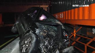 休旅車詭停國道中線！遭連環撞斷魂