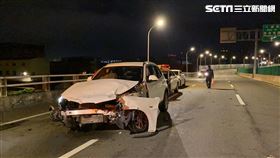 演員張克禮酒駕自撞新生高架橋護欄現場（翻攝畫面）