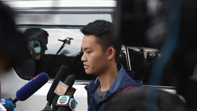 管浩鳴：陳同佳沒有改變赴台自首意願香港聖公會教省祕書長管浩鳴25日向媒體說，承認在台灣殺害女友的陳同佳沒有改變赴台自首意願。圖為陳同佳10月在港出獄後表示願意赴台自首。中央社記者張謙香港攝  108年12月25日