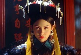 《慈禧秘密生活》邱淑貞飾演「慈禧太后」、梁家輝飾演恭親王。翻攝百度