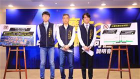 中火2機組許可證遭撤  中市府：不會缺電台中市政府25日舉行記者會，宣布廢止中火2部機組許可證，對於是否會發生缺電問題，市府表示，近兩年已有通霄等電廠新機組加入發電，且今年用電高峰時備轉容量仍足夠，不會因而缺電。圖左起為新聞局長黃國瑋、環保局長吳志超及法制局長李善植。中央社記者郝雪卿攝  108年12月25日