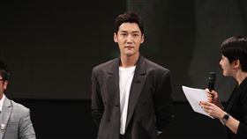 崔振赫福利給不停  又是抱抱又是巡場粉絲HIGH翻[20190228台北訊]