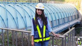 蘇花改年輕世代蕭欣怡　感謝前輩帶她成長蘇花改南澳工務段副程司蕭欣怡今年才30歲出頭，是台大畢業高材生，一畢業就通過高考進入公路總局，105年主動提出希望到蘇花改磨練，她受訪時感謝資深前輩教導，讓她能有所成長。中央社記者王騰毅攝  108年12月25日