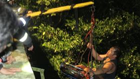 新北市，瑞芳，婦人，散步，肇逃，撞車，移工，無照