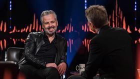 挪威作家貝恩（左）25日自盡辭世，享年47歲，他曾與挪威瑪莎公主有過一段婚姻。（圖取自facebook.com/AriBehnOfficial）