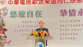 中華電信25日舉辦「108年度下半年歡送榮退同仁感恩餐會」，董事長謝繼茂感謝退休同仁，面對資深同仁退休，中華電信也同步規劃新血招募。（中華電信提供）