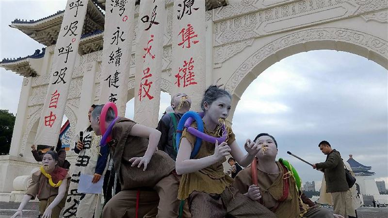 環團結合表演　效仿野百合求呼吸自由