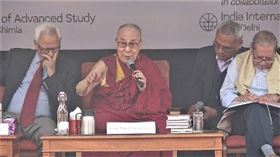 西藏,達賴喇嘛,真理,槍砲,更偉大(圖/中央社)