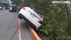 新北市，泰山，自撞，賓士，7857，車牌