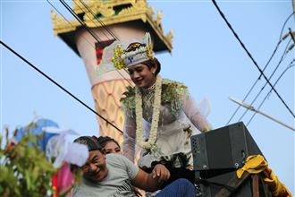 充滿職業神秘？緬甸也有電子花車？