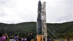台東火箭若順利升空　業者：未來可每週發射2枚晉陞太空科技公司計劃在台東南田海邊發射火箭「飛鼠一號」，26日開放當地村民參觀，業者指出，若南田基地順利完成，每週將可發射2枚火箭，可直接帶動地方觀光產業。中央社記者盧太城台東攝　108年12月26日