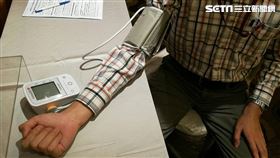 醫師劉秉彥提醒，民眾平日在家量血壓應遵守「722」原則。（圖／記者楊晴雯攝）