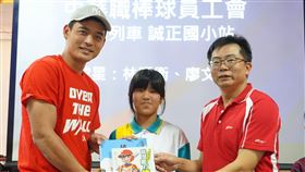 味全龍隊長林旺衛，帶領新龍將廖文揚回饋列車來到雲林。（圖／球員工會提供）