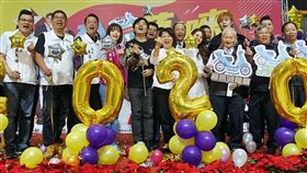 嘉義市,跨年晚會,金曲獎歌手,送電動機車,黃敏惠(圖/中央社)