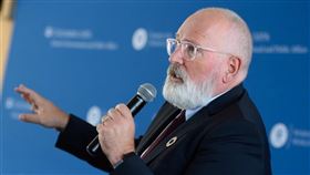 英國預計2020年1月31日脫離歐洲聯盟，歐洲聯盟執委會副主席堤孟思26日寫了一封「情書」給英國，表達他對英國離開歐盟的傷心。（圖取自twitter.com/TimmermansEU）