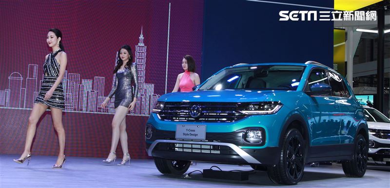 2020世界新車大展南港展覽館熱鬧登場。（記者邱榮吉/攝影）