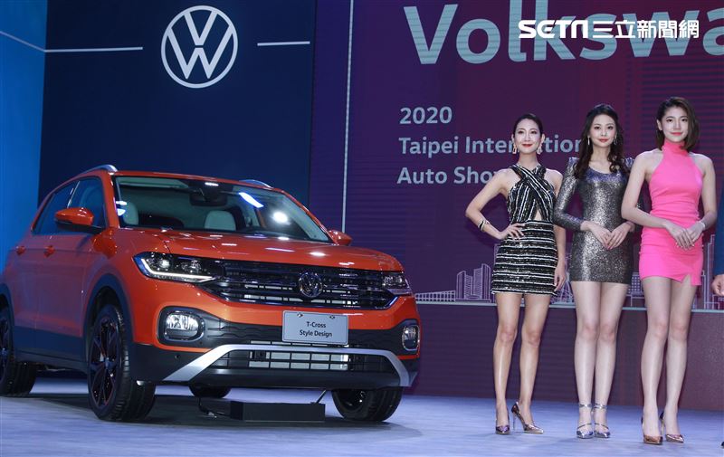 2020世界新車大展南港展覽館熱鬧登場。（記者邱榮吉/攝影）