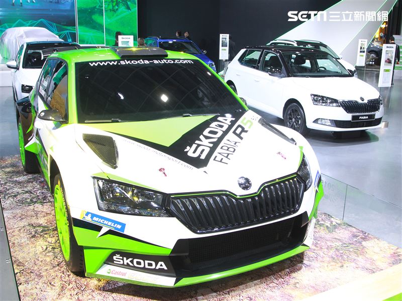 2020世界新車大展南港展覽館熱鬧登場。（記者邱榮吉/攝影）