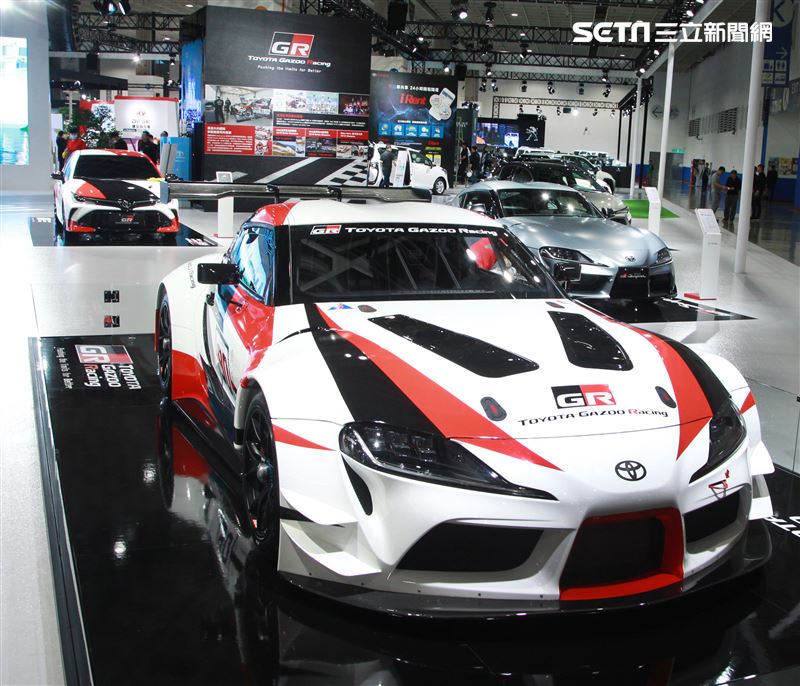 2020世界新車大展南港展覽館熱鬧登場。（記者邱榮吉/攝影）