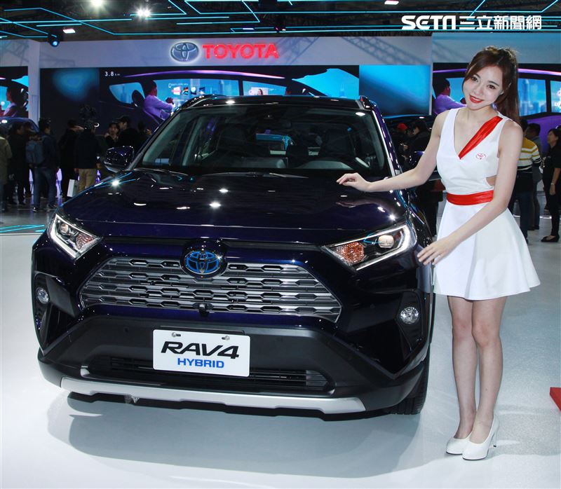 2020世界新車大展南港展覽館熱鬧登場。（記者邱榮吉/攝影）